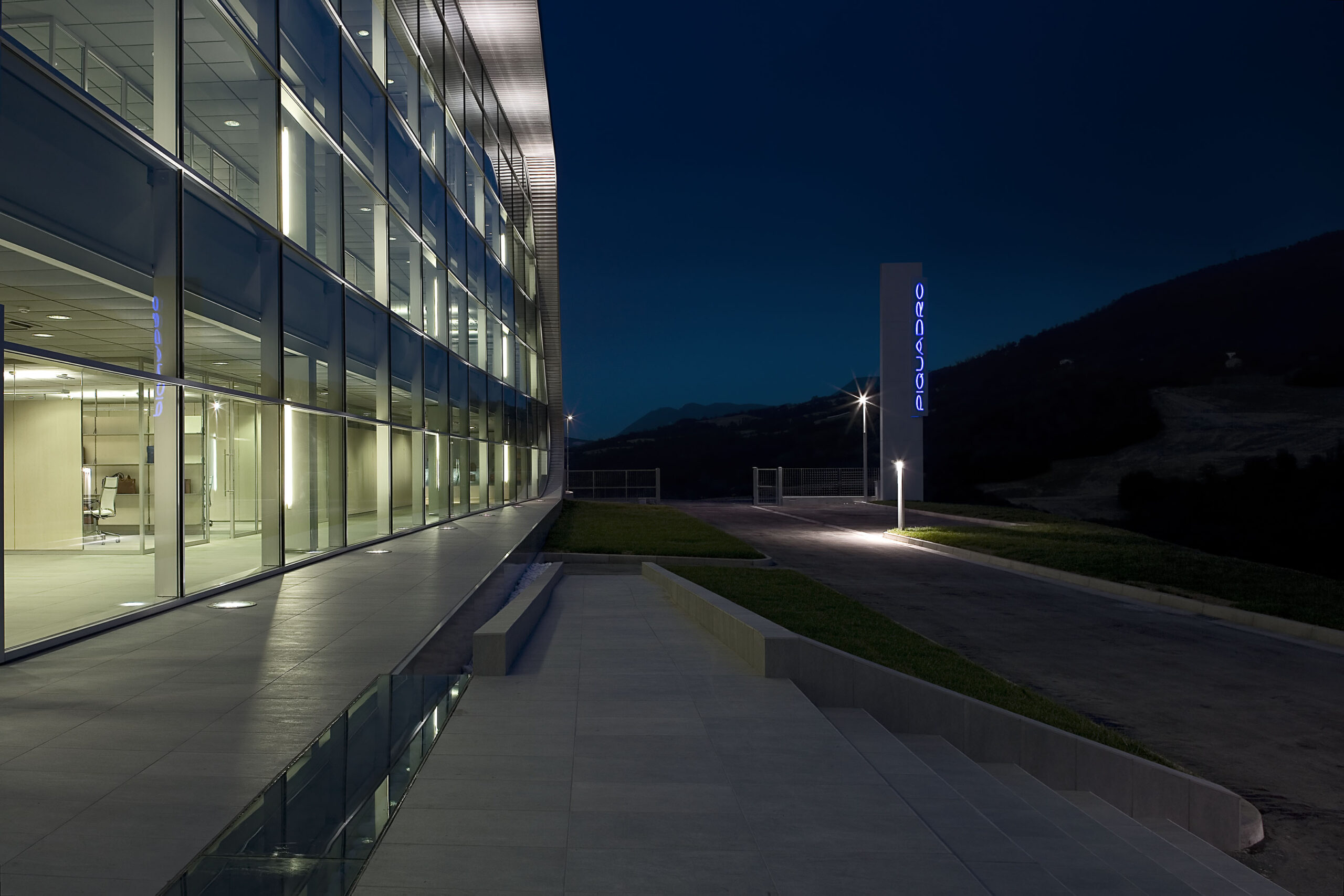 Illuminazione a cura di Format Design della sede di Piquadro Gaggio Montano