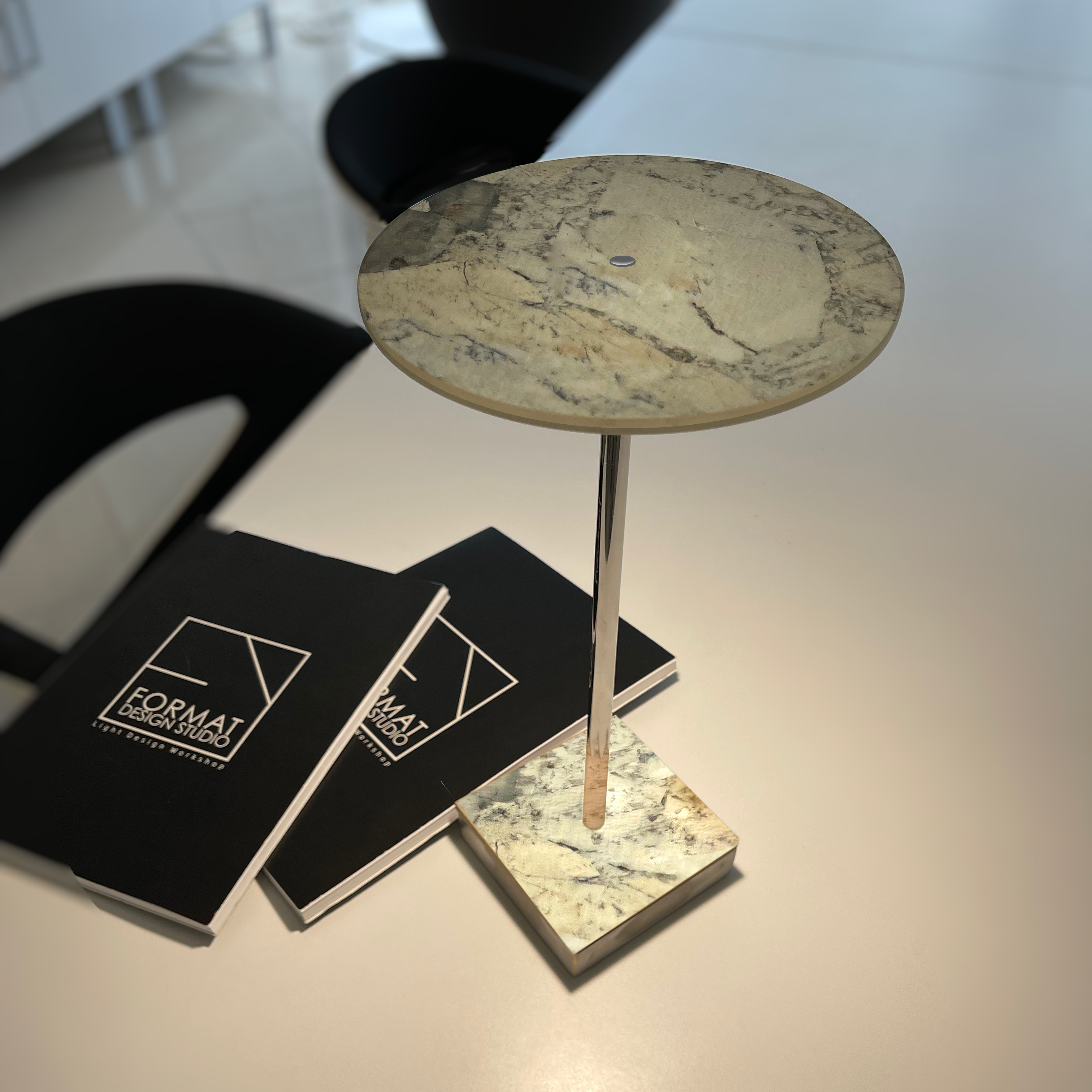 Lampada da tavolo disegnata da Luca turrini titolare della format design studio